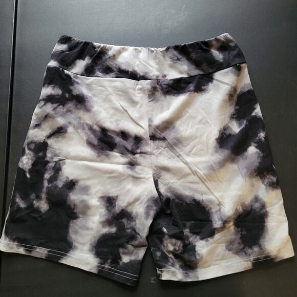 Circle trends xl black white tie dye shorts - Picture 2 of 5
